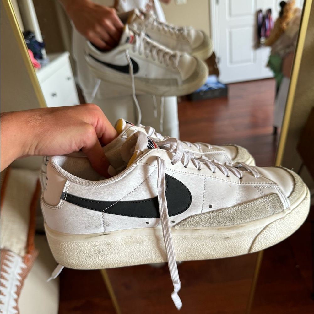 Nike flat form low top blazers ,size 9.5
